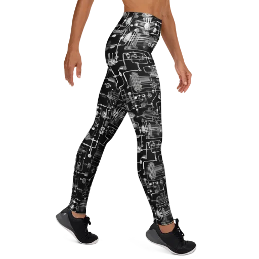 Noir Circuit on a Yoga Leggings